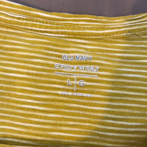 Old Navy wear everywhere tee - Picture 2 of 2